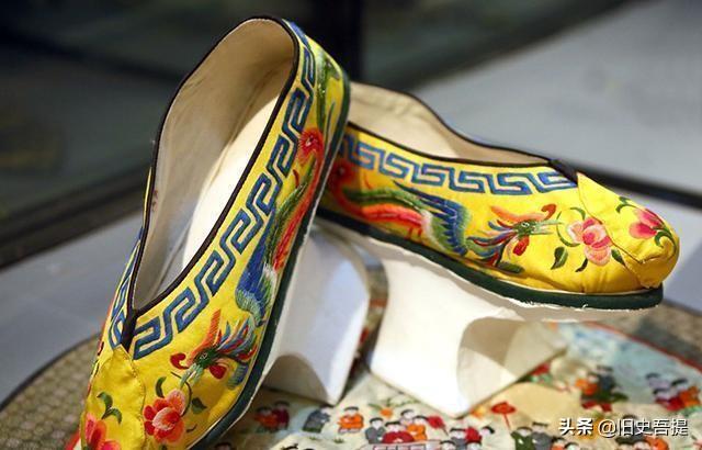 百年前的时尚，走路非常费劲的“花盆底”鞋，为什么是贵胄的最爱