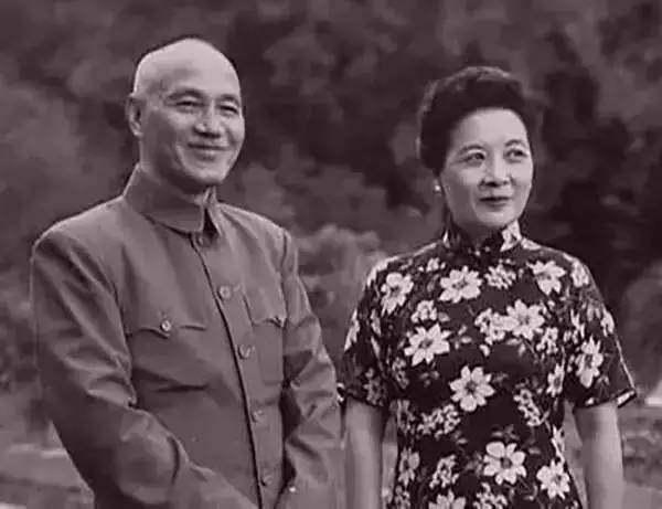 她被称为中国第一夫人被美国艺术家协会评为“世界十大美人”之首