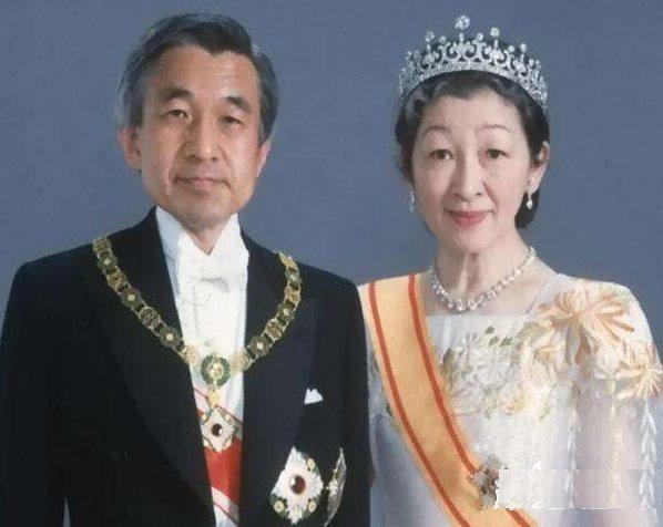 日本天皇为什么能做皇室一直是一家血脉，一直没有被权臣篡位过？