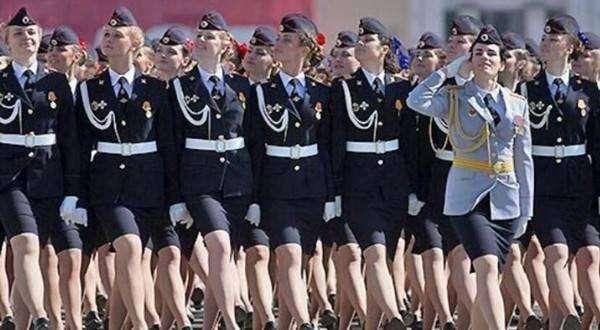 二战期间为何苏联女兵打仗都是穿裙子，真相让人难以接受