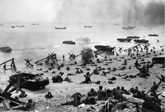 300万美英军队反攻欧洲大陆，希特勒的大西洋防线被击溃