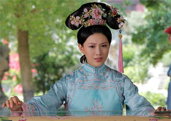 清朝唯一主动殉葬的妃子，13岁入宫独守空房，姐姐宠冠六宫封皇后